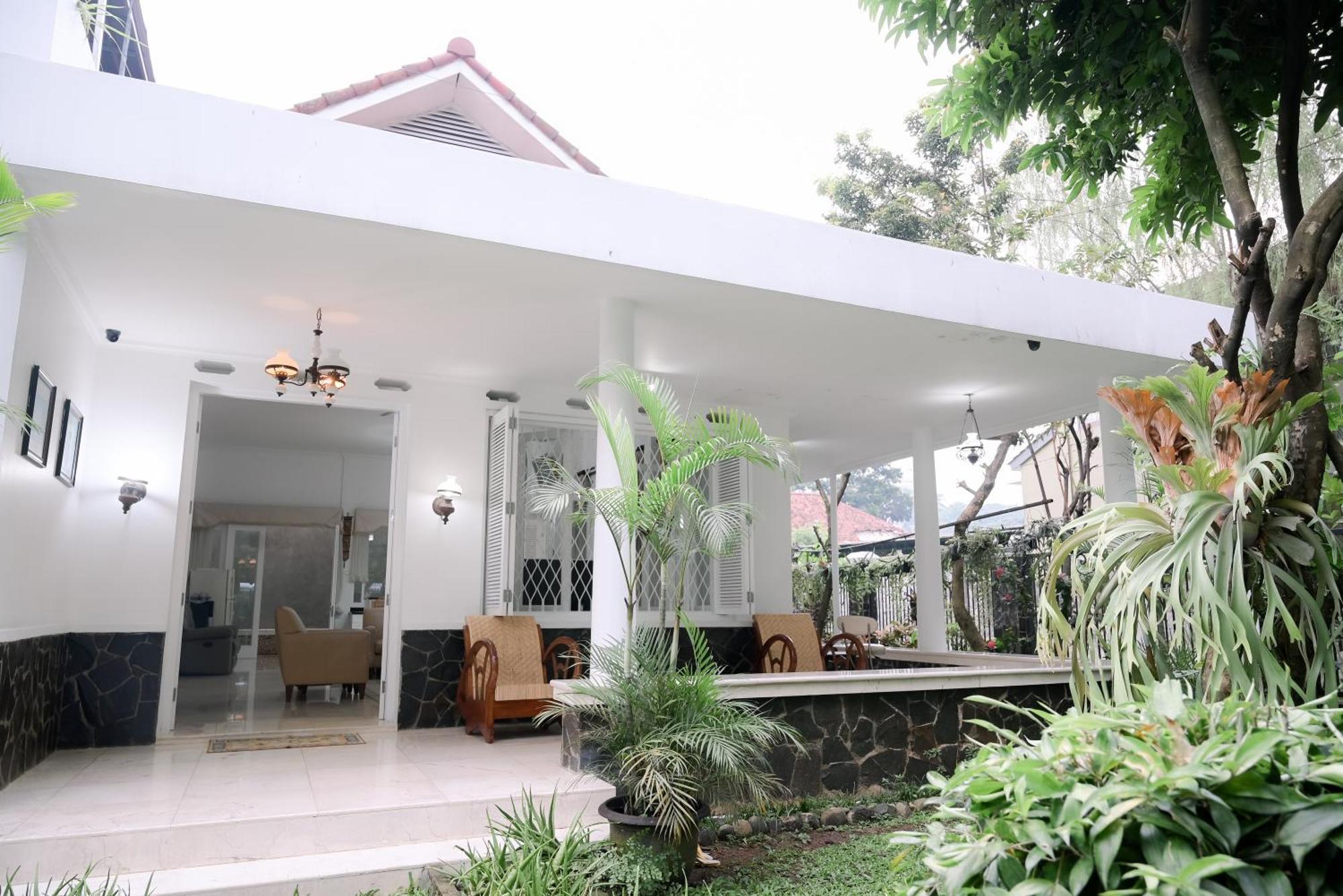 Kirana Guest House Bogor Exterior foto